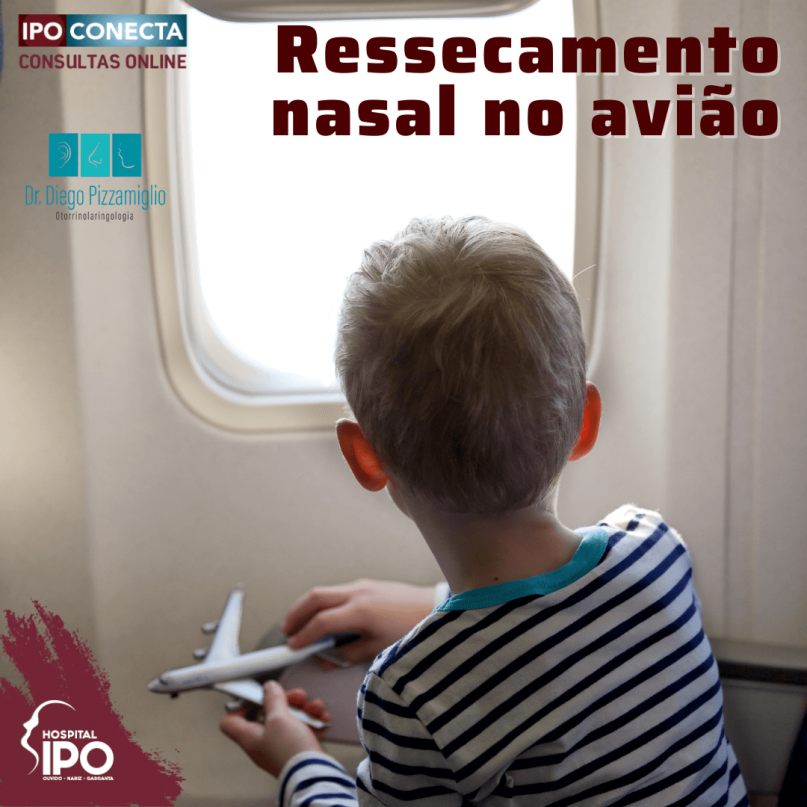 Criança no avião com possibilidade de sofrer ressecamento nasal